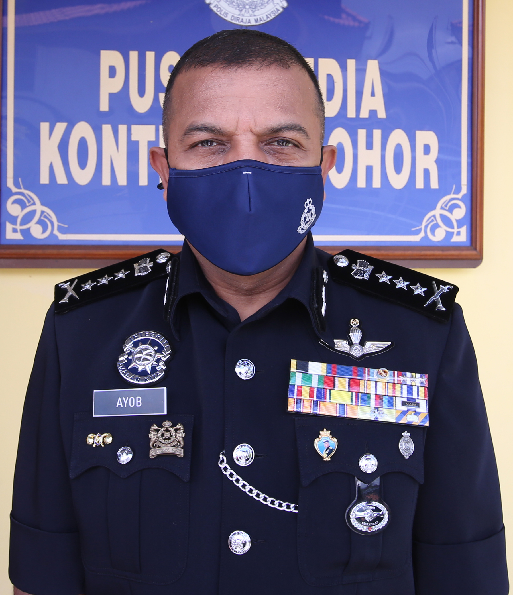 捕10男女起103万毒品,柔警捣破藏围篱社区新毒团实验室与仓库