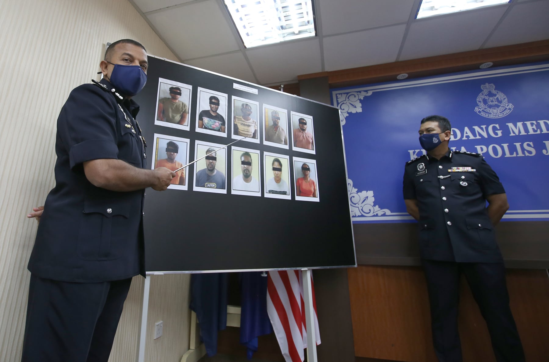 捕10男女起103万毒品 柔警捣破藏围篱社区新毒团实验室与仓库