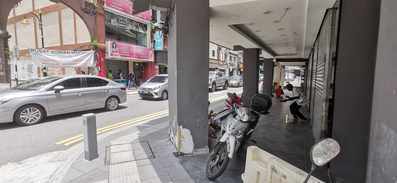 **取代签发（请置头条）**柔：封面：【特稿】：直律街后巷成临时疫苗中心，今日成功为数十游民及失业人士接种康希诺