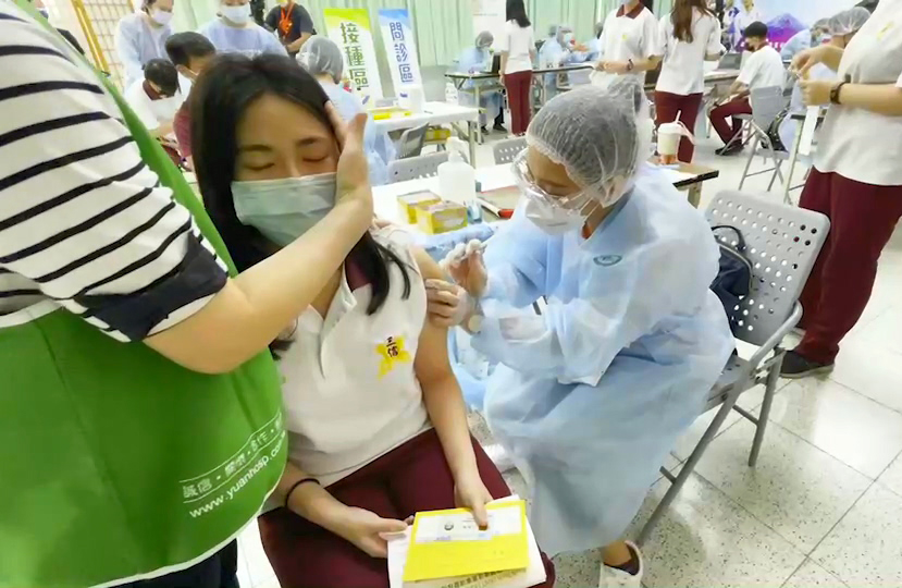 台学生开打复必泰多人不适