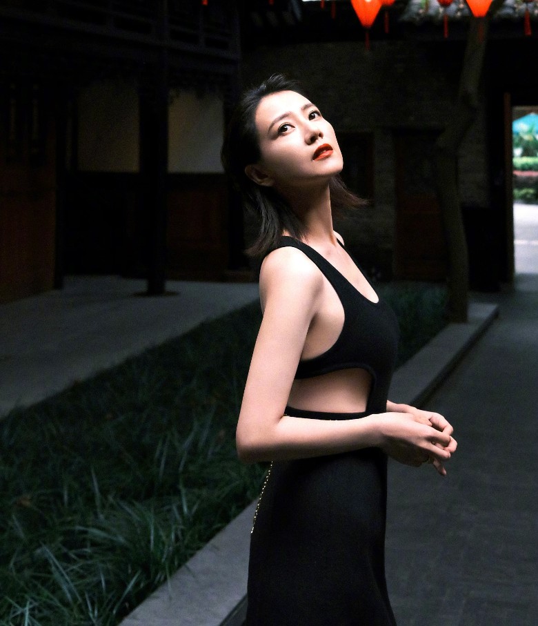 同台高圆圆迷弟.赵又廷霸气呛声:只有我配得上她