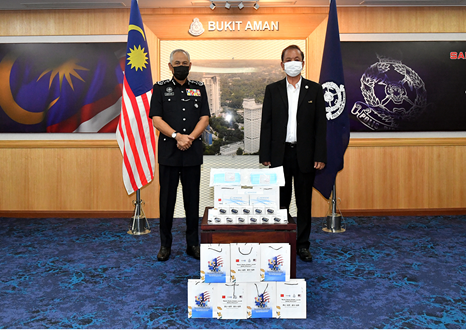 同善医院移交中国2基金会 捐赠的30万个医用口罩予警队