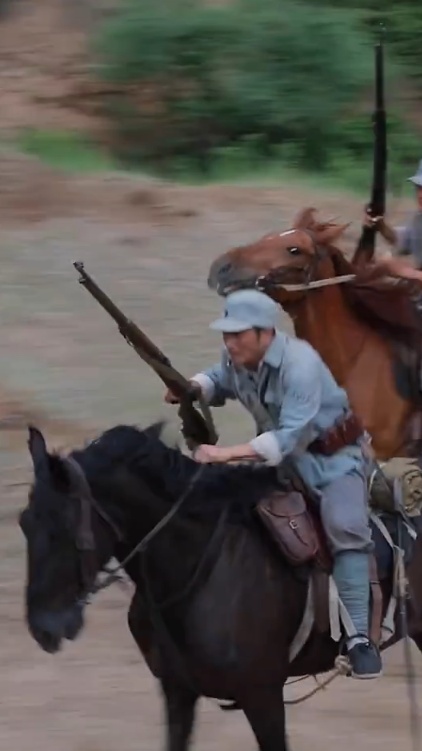 吴京拍戏意外坠马·送医前嘱咐“别告诉我老婆”