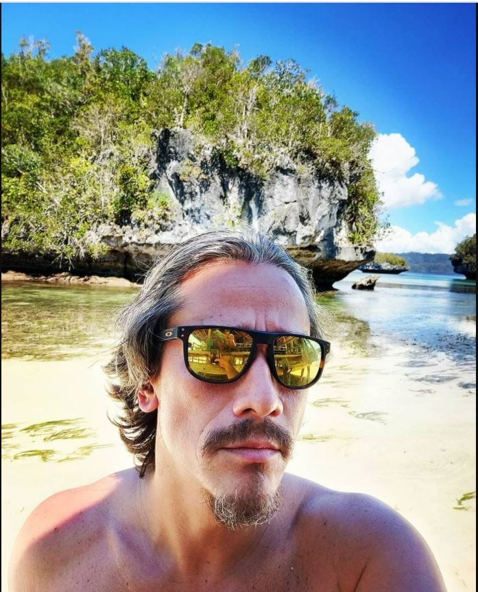 吴嘉龙淡出幕前2年.近照添白发皱纹显沧桑