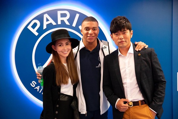 周董与球星世纪合影.再曝光《周2》超大咖嘉宾