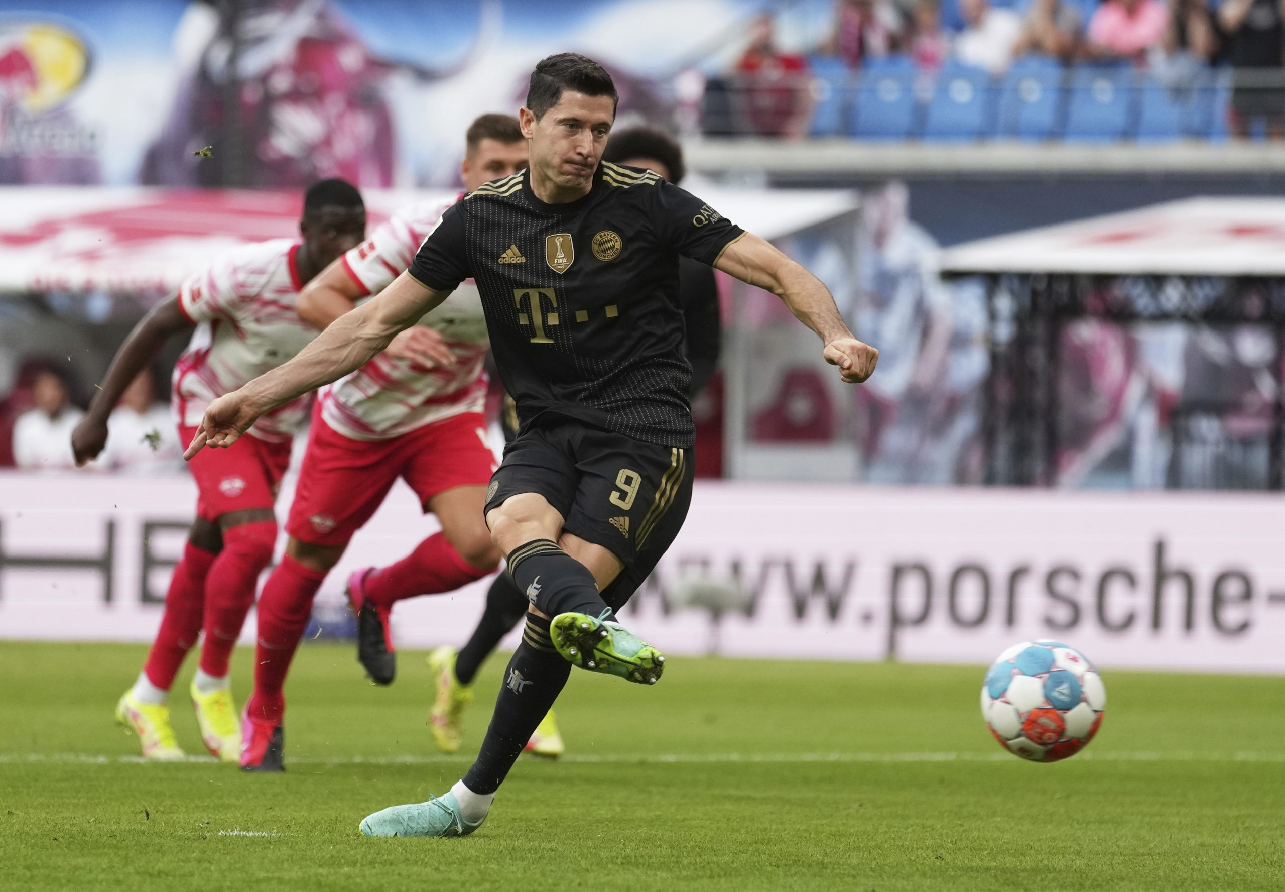 哈兰德轰2球率“蜂”逆转药厂 狼堡开局4连胜领跑