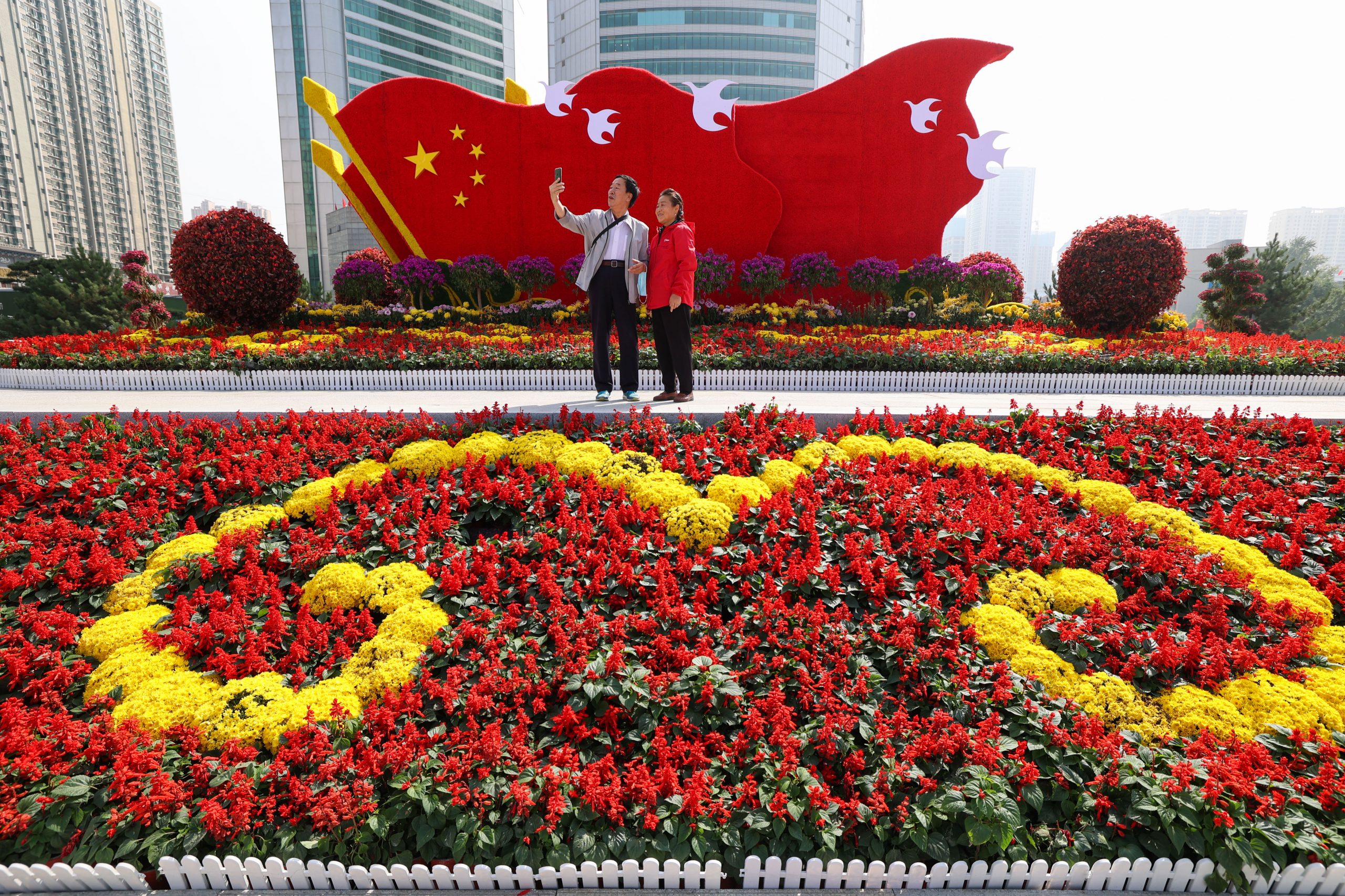 国庆游客激增 严防疫情  中实施跨省游“熔断机制”