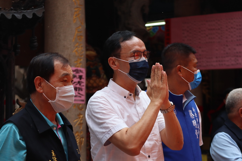 国民党主席选举民调:张亚中朱立伦相差不到一个百分点