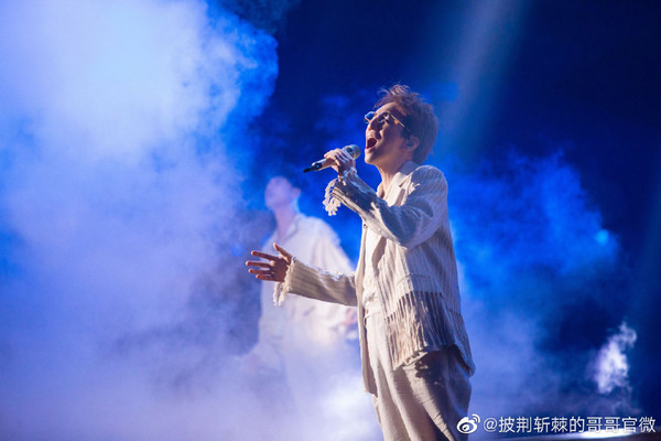 坠台自责毁歌.林志炫哭了发长文道歉
