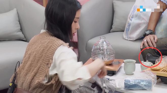 复合华晨宇？张碧晨带同款茶具露端倪