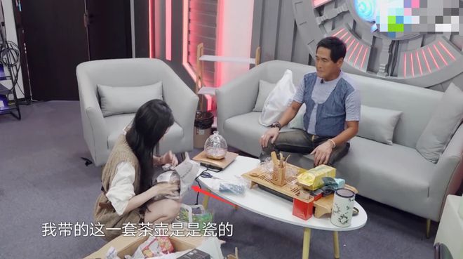 复合华晨宇？张碧晨带同款茶具露端倪