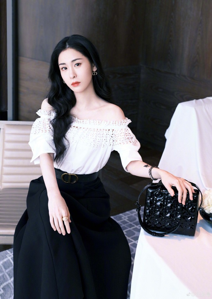 复合华晨宇？张碧晨带同款茶具露端倪