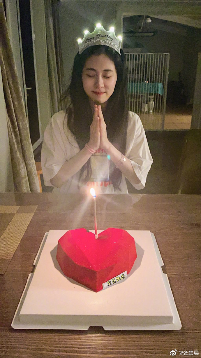 复合华晨宇？张碧晨带同款茶具露端倪