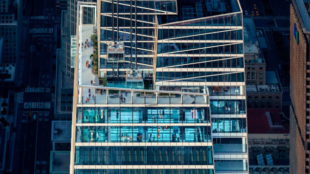 外挂“透明电梯”美景收眼底　纽约427公尺玻璃观景台下月开幕