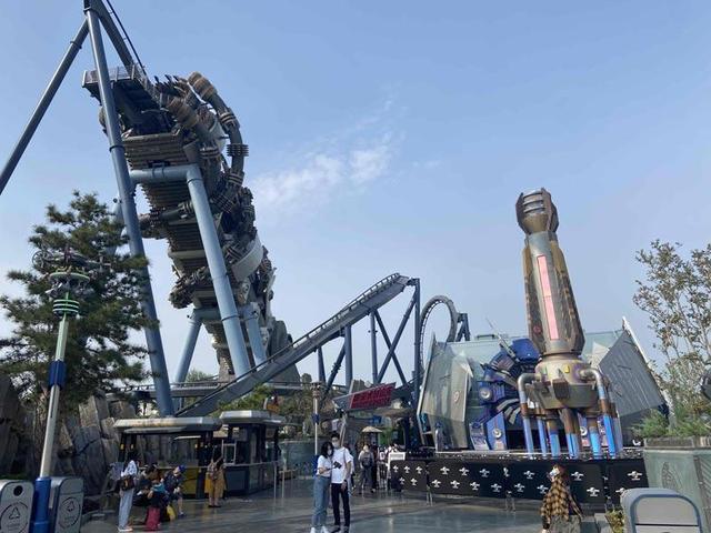 多名网民称乘坐北京环球影城过山车后颈椎错位