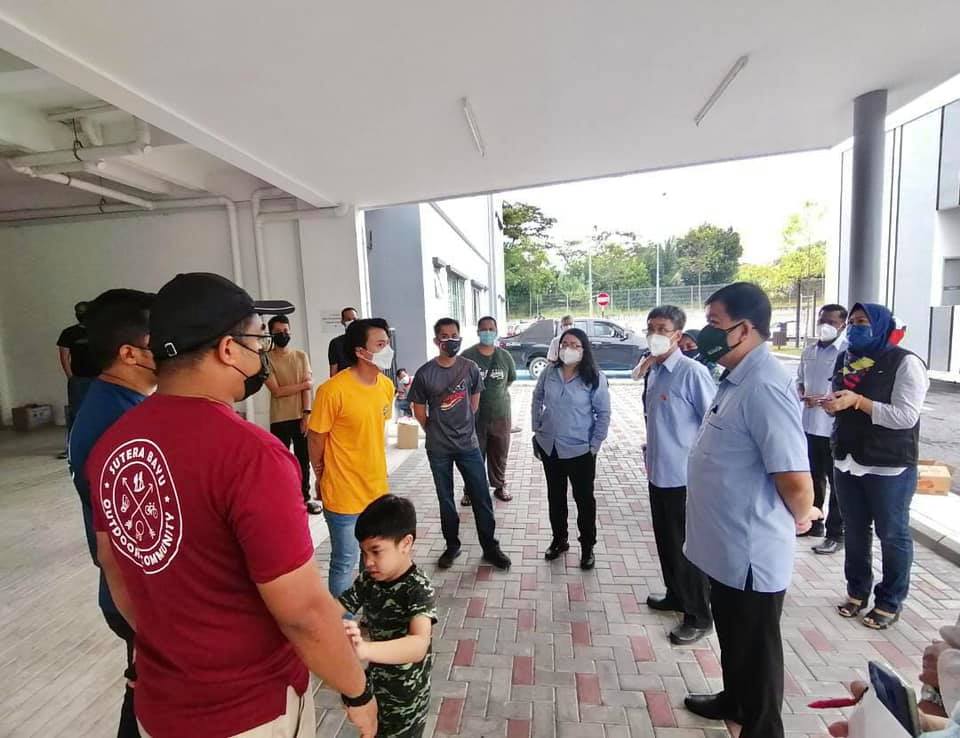 大都会/可做版头 //苏特拉峇尤组屋居民要求开通该住宅区衔接至加影甘旦柏迈的通道