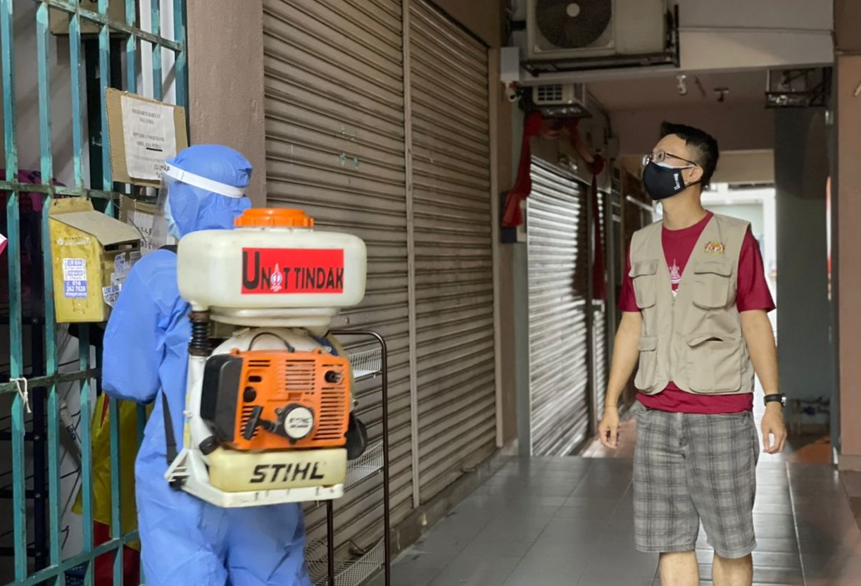 大都会/封面副文/蕉赖首都镇疫情蔓延,组屋爆25人染疫一死/3图