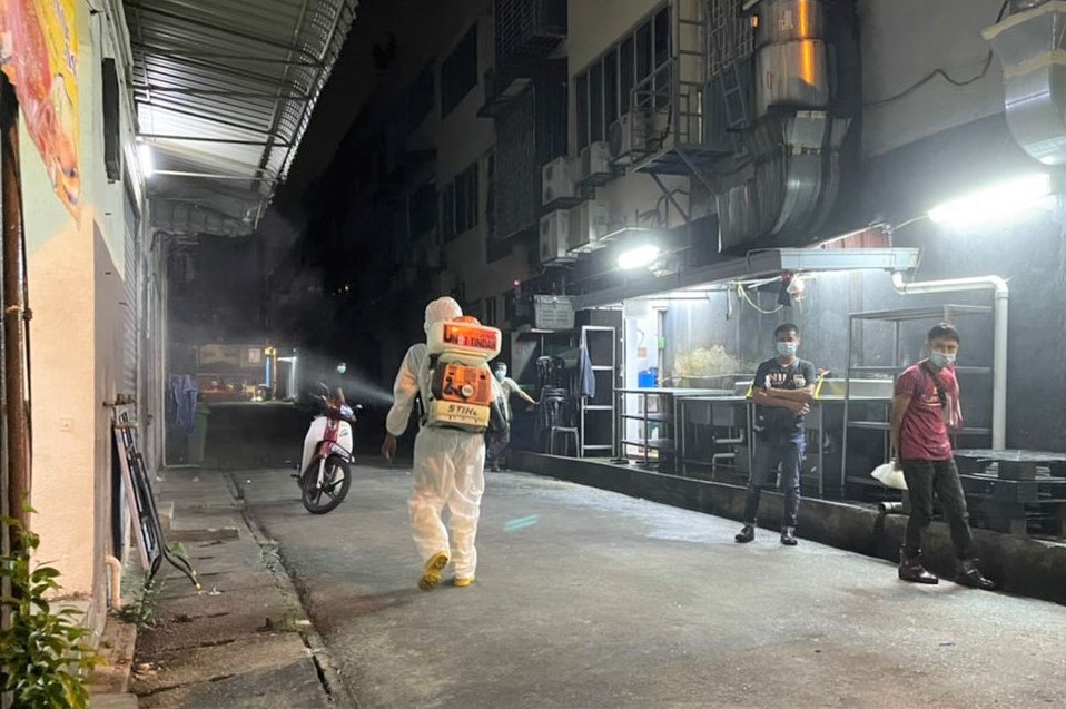 大都会/封面副文/蕉赖首都镇疫情蔓延,组屋爆25人染疫一死/3图