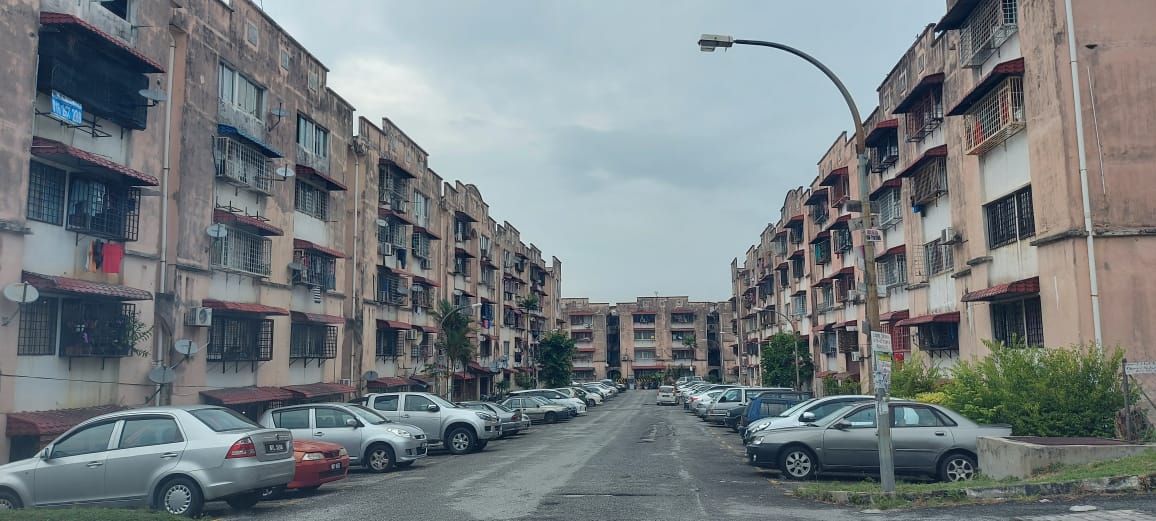 大都会/封面副文/蕉赖首都镇疫情蔓延,组屋爆25人染疫一死/3图