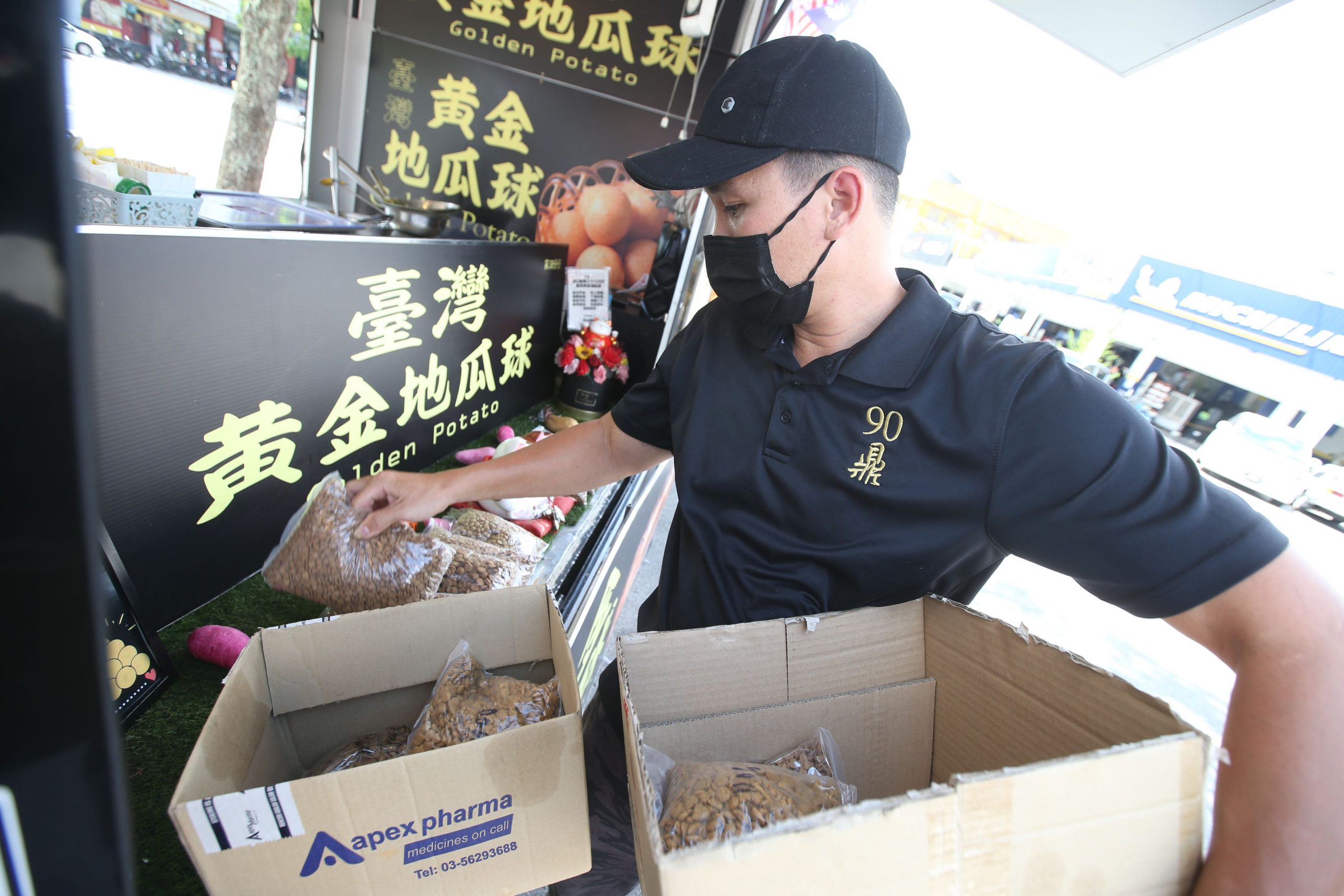 大都会/封面/动物食物库