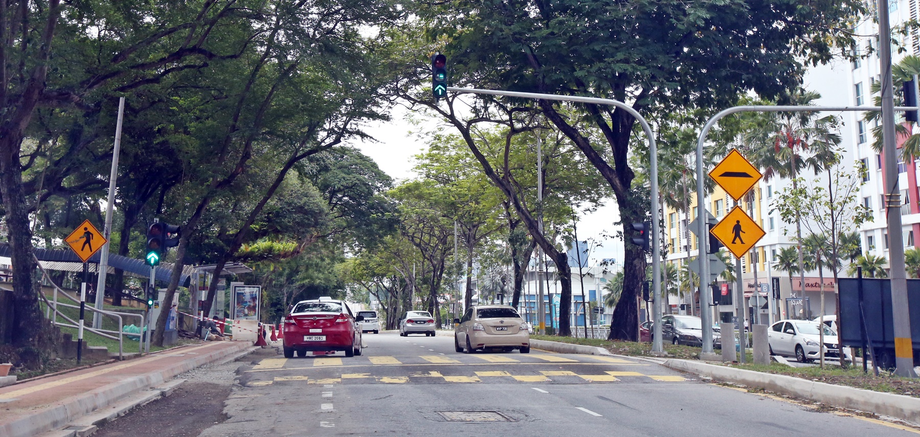 大都会/封面/灵市灵市17/21路口设立交通灯