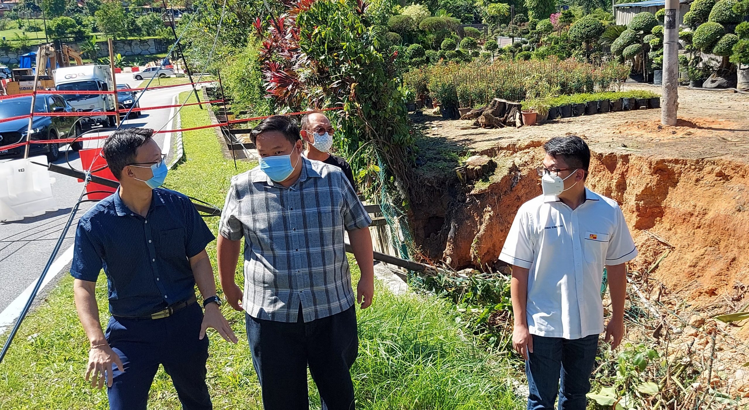 大都会/大雨酿成路边沟壁严重崩塌/3图