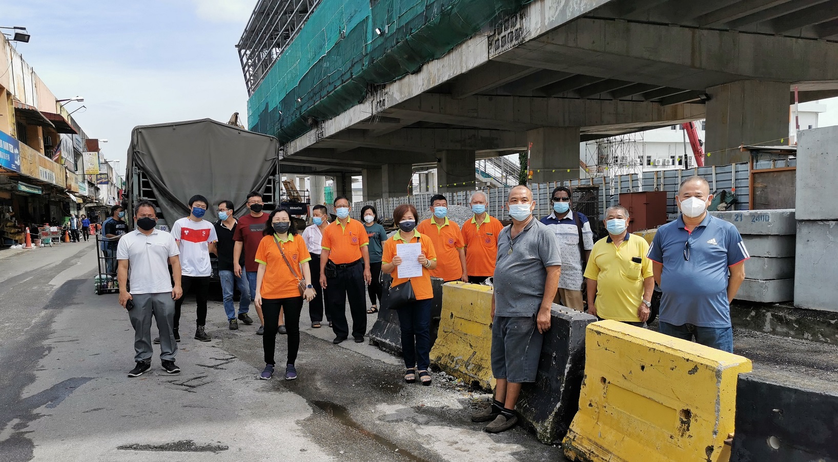 大都会：巴生中路Jalan Sentosa 41路入口因LRT3工程关闭，生意跌，商家请愿