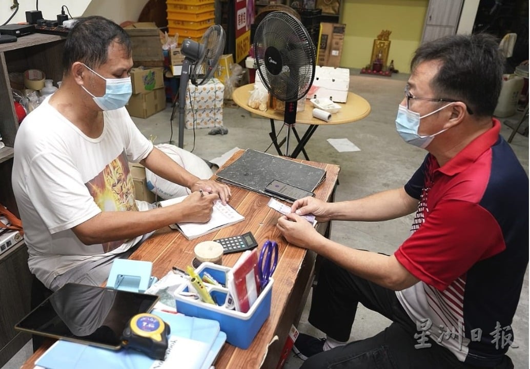 大霹雳时事焦点/红龟包档多未开 网上先跑热卖