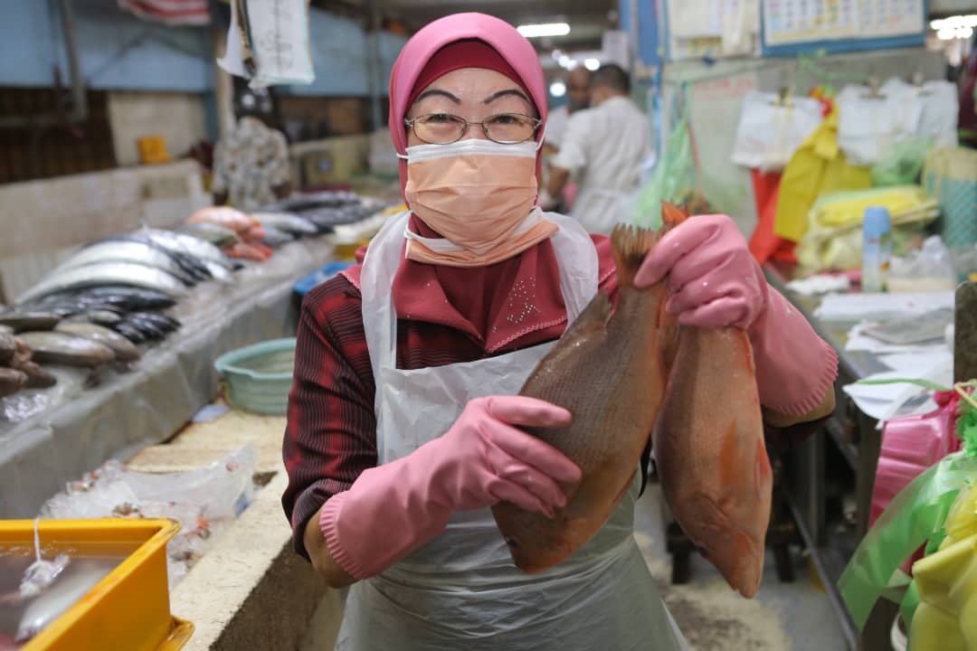 大霹雳时事焦点/谣言造成困扰 巴刹菜鱼足 缺买气