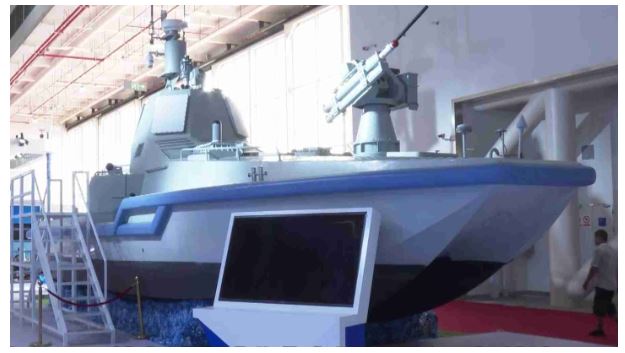 天下事 多功能无人作战艇亮相 配备鱼雷打击5到8公里水下潜艇