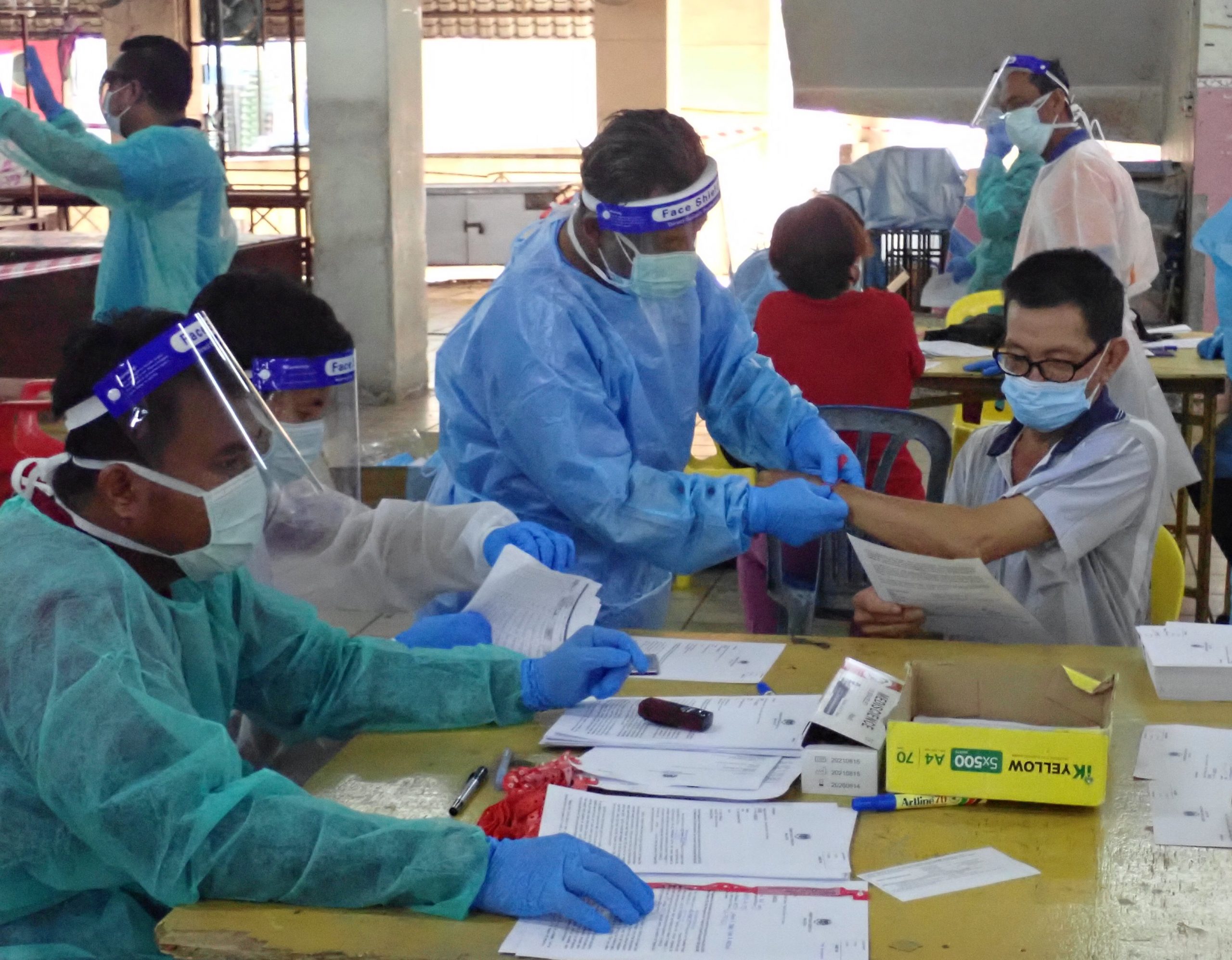 太平及新板巴刹 逾300小贩筛检 4人确诊