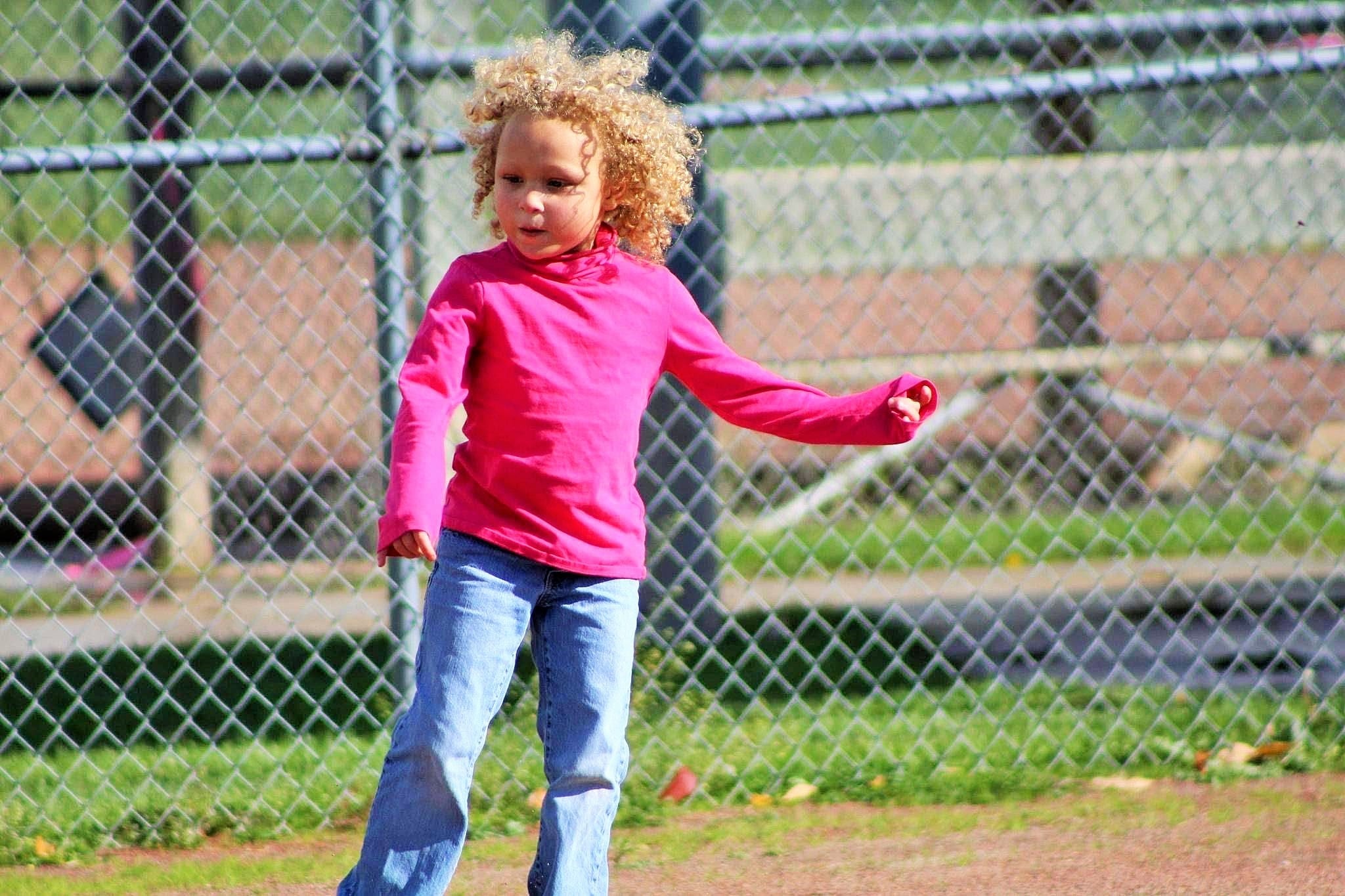 女儿遭老师乱剪头发 父怒控学校求偿417万