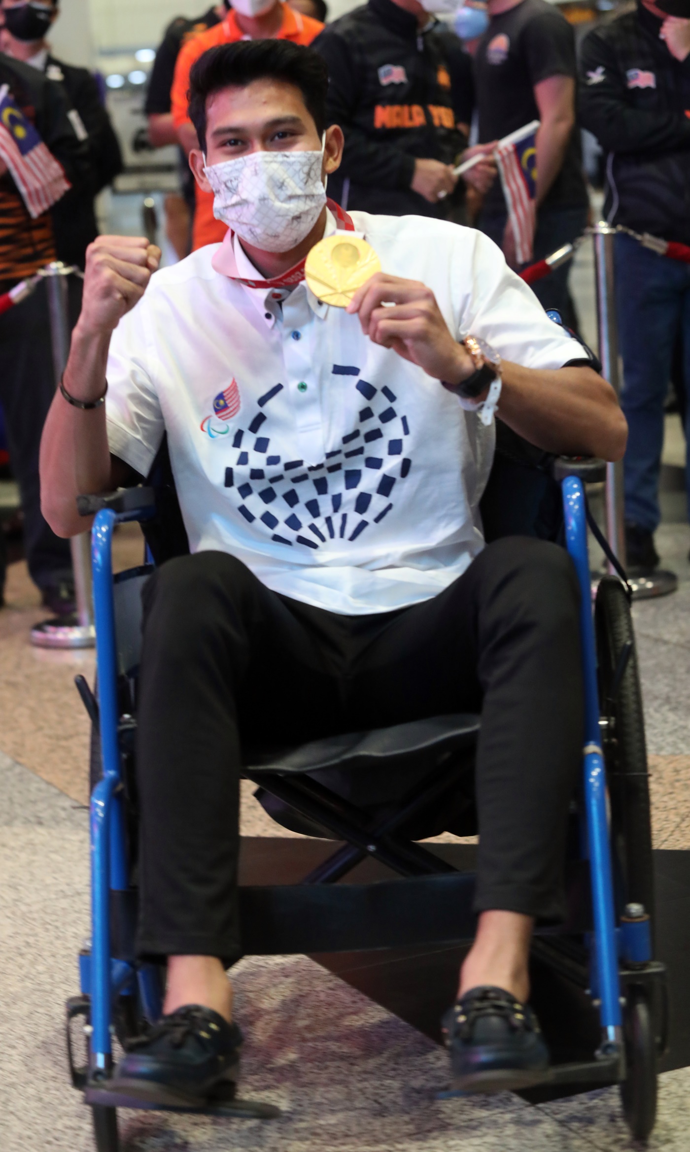 姐姐隐瞒一家五口确诊  拉迪夫休养后才回乡 