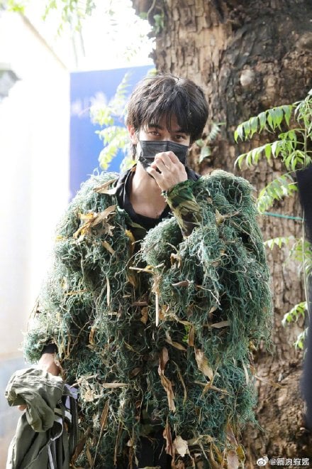 宋威龙烫发扮步惊云.何润东大赞YYDS