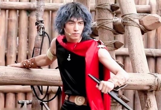 宋威龙烫发扮步惊云.何润东大赞YYDS