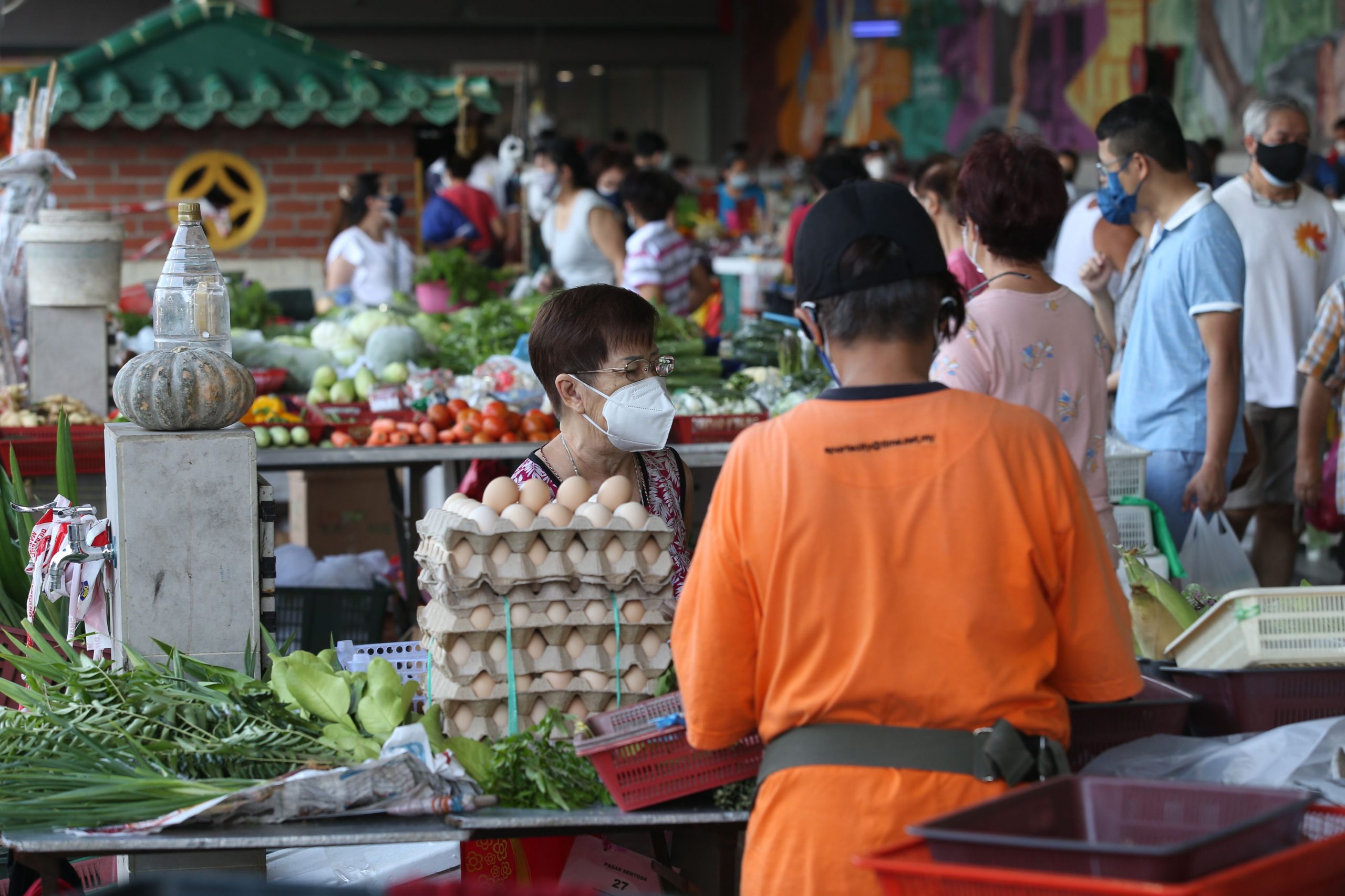封面-大都会-民众大量采买食品,导致冰箱爆满/8图