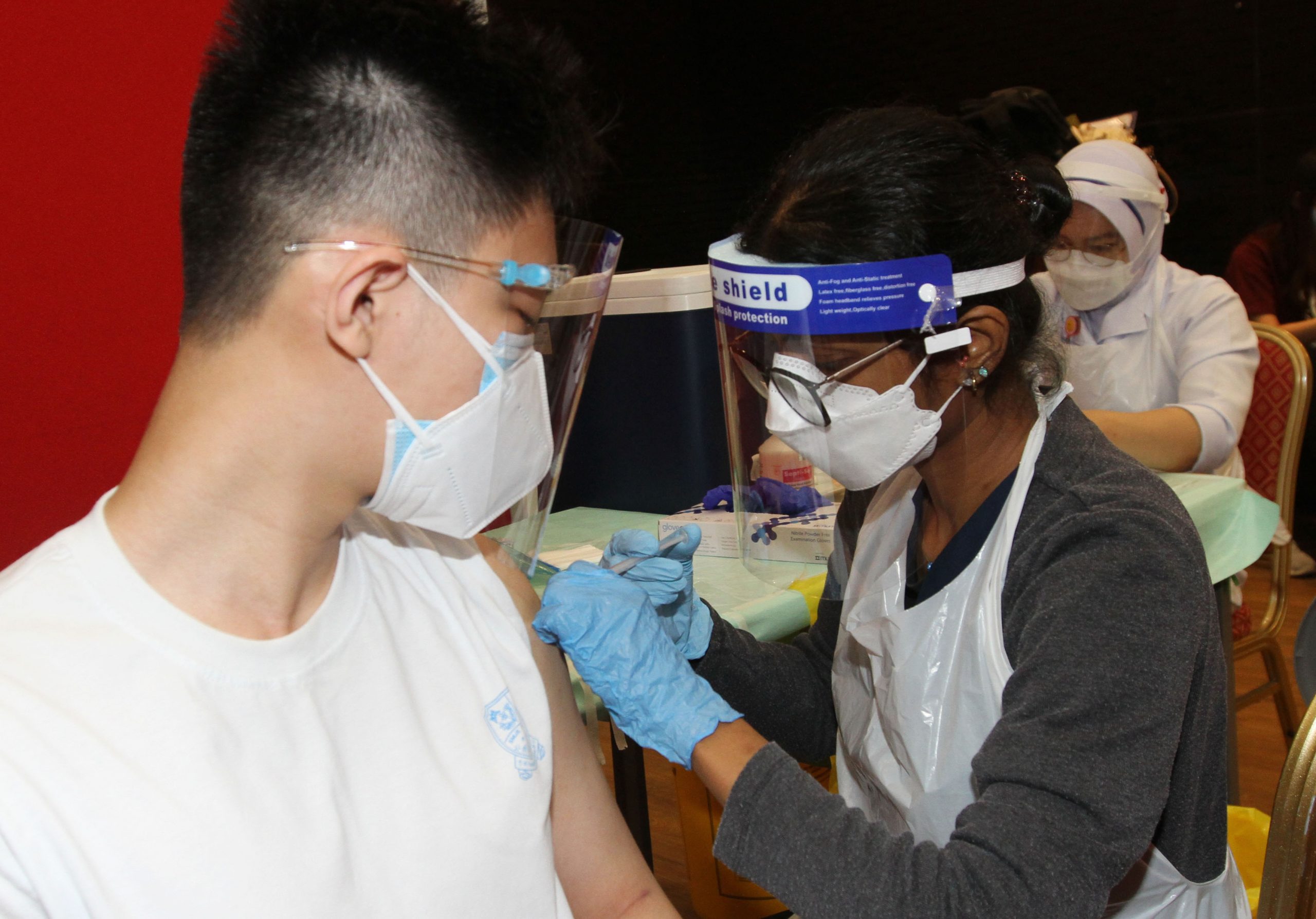 封面(大都会)为返校上课做准备,中学生今日施打疫苗!/多图