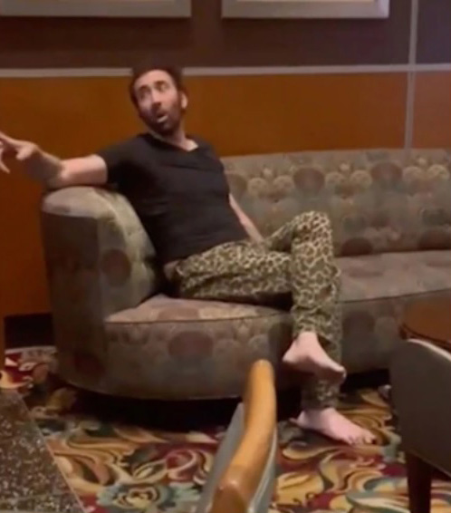 尼古拉斯基治喝茫喧闹．被当游民轰出餐厅 