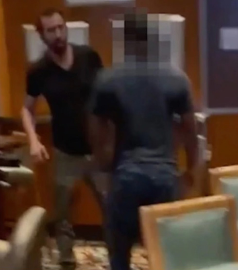 尼古拉斯基治喝茫喧闹．被当游民轰出餐厅 