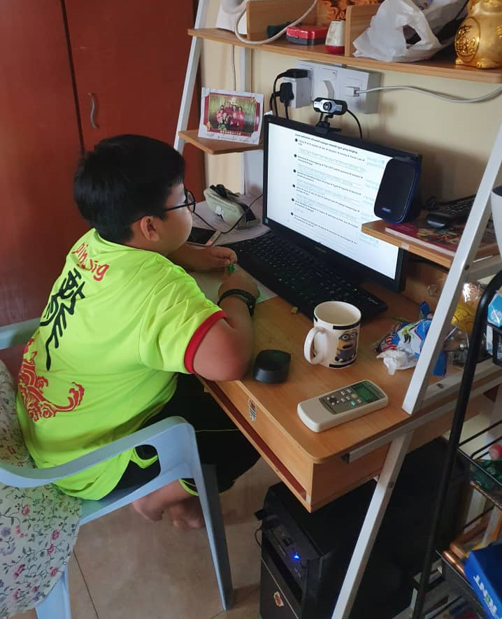 **已签发(请置头条)**柔:封面:【特稿】:学生上网课专家教护眼,保护眼睛别让近视找上门