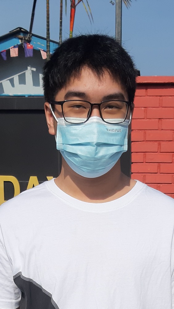 **已签发(请置头条)**柔:封面:副文(学生人头访):柔中四中五生疫苗施打开跑,受访接种者:心里踏实了!