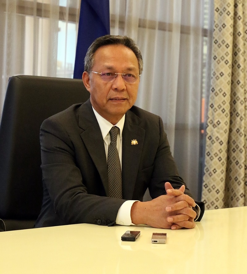 **已签发(请置头条)**柔:第三版头条(最新):大臣:卫长将向新取当地国人接种数据,柔将进一步讨论每日通勤协议