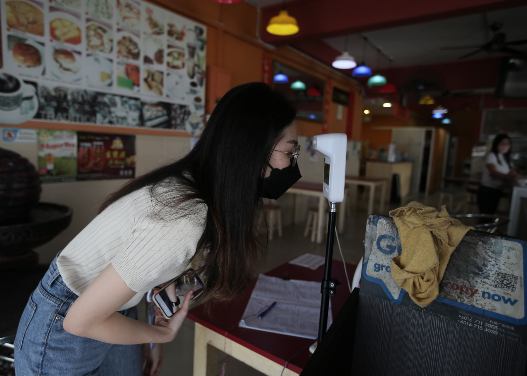 **已签发（请置头条）**柔：第三版头条：【特稿】：州内开放堂食满一个月，大部分新山餐饮业者生意未见回温，有待观察