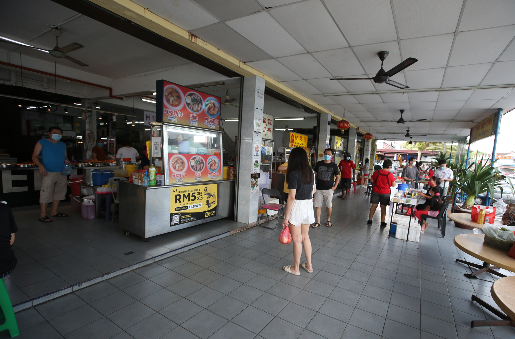 **已签发（请置头条）**柔：第三版头条：【特稿】：州内开放堂食满一个月，大部分新山餐饮业者生意未见回温，有待观察