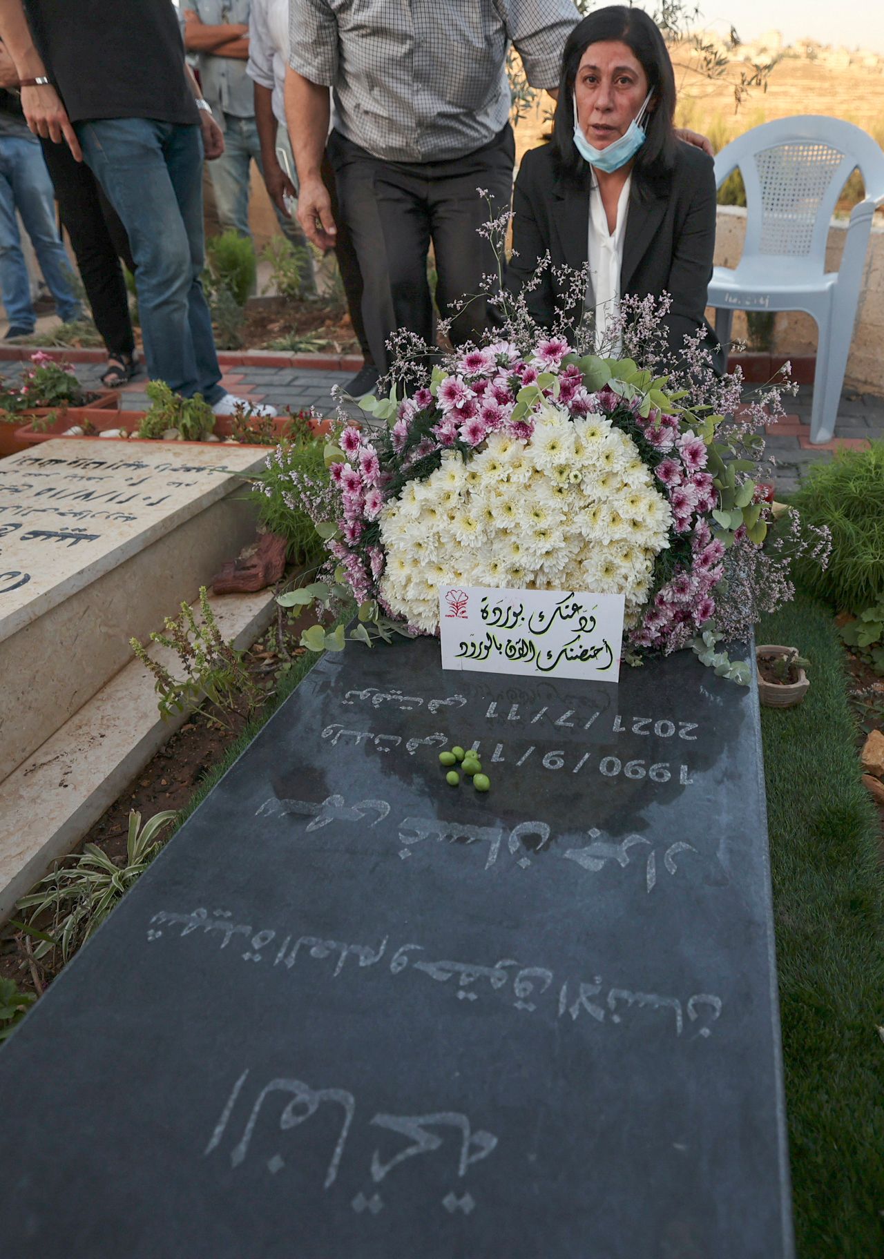 巴勒斯坦/遭以军扣留两年获释 巴人女政客祭病逝女儿