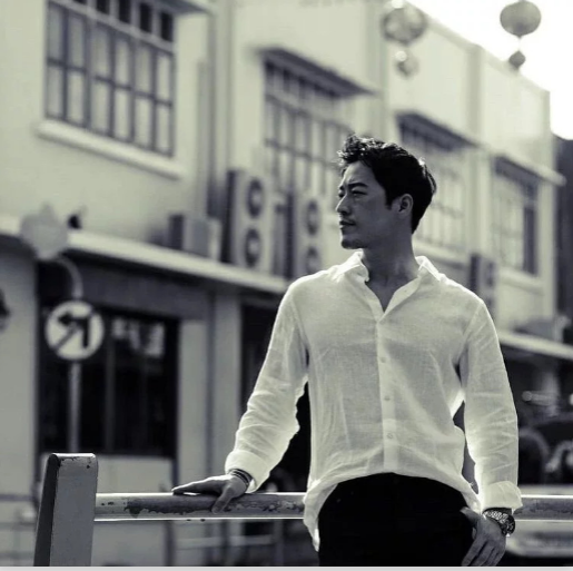 帅到被离职!总统前「美男随扈」帅照红遍全球