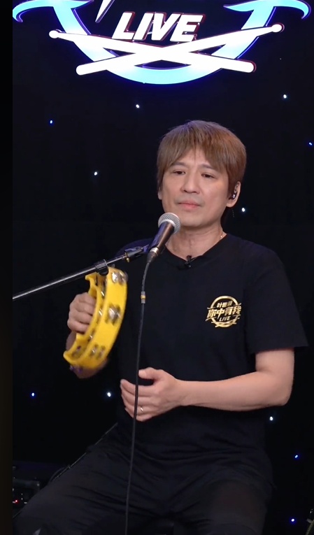 开直播网民吵要点歌.叶世荣被“逼急”匆匆下线