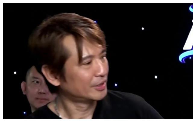 开直播网民吵要点歌.叶世荣被“逼急”匆匆下线