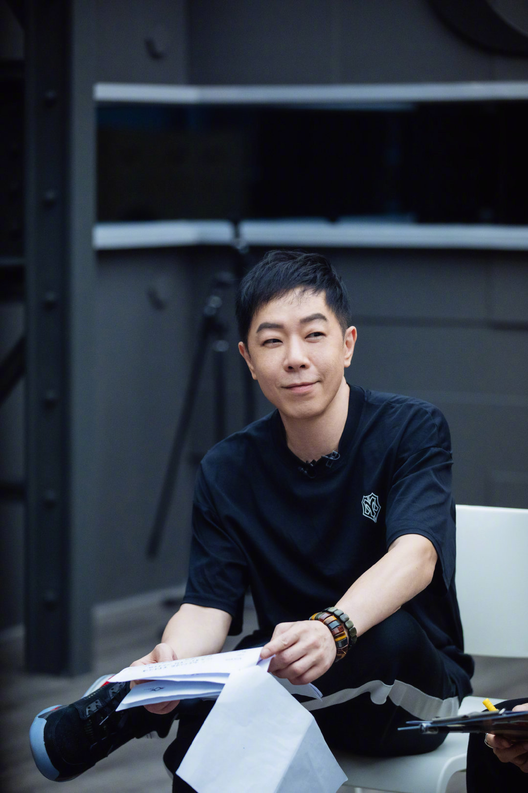 开直播网民吵要点歌.叶世荣被“逼急”匆匆下线