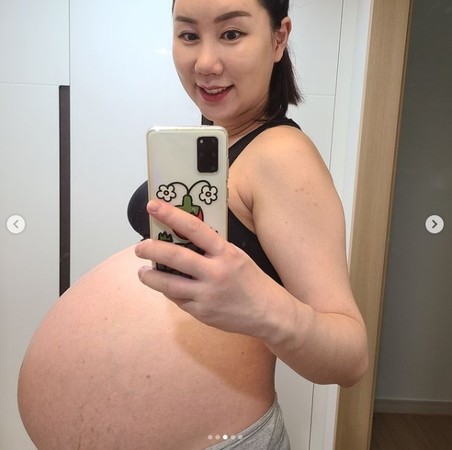 怀3胞胎体重飙破100公斤.韩女星肚子大到靠轮椅代步